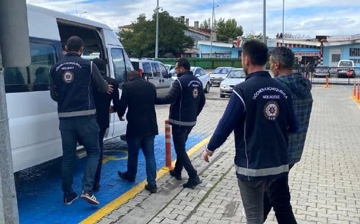 Son dakika haberleri! Erzincan'da göçmen kaçakçısı 3 kişi tutuklandı