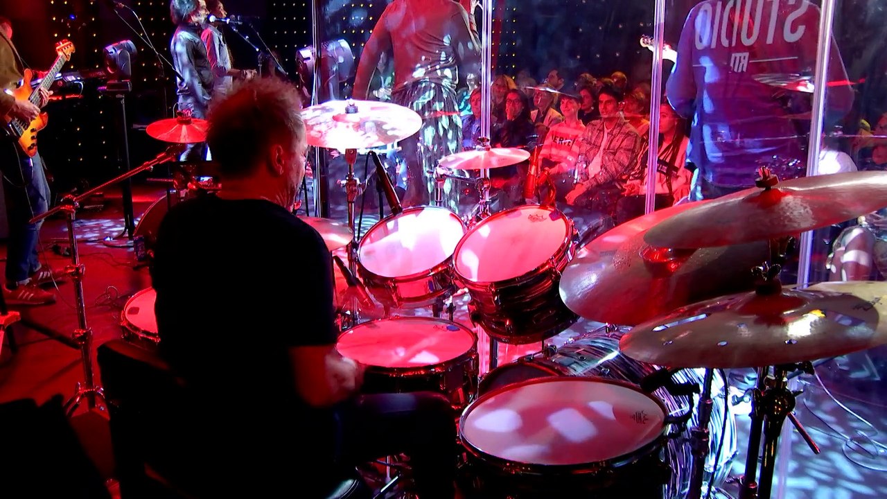 Yannick NOAH interprète " Métis(se) " dans le Grand Studio RTL