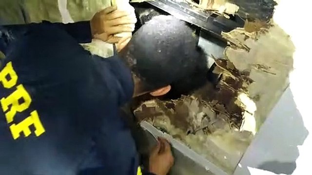 PRF apreende tonelada de maconha em caminhão na BR-280 em SC