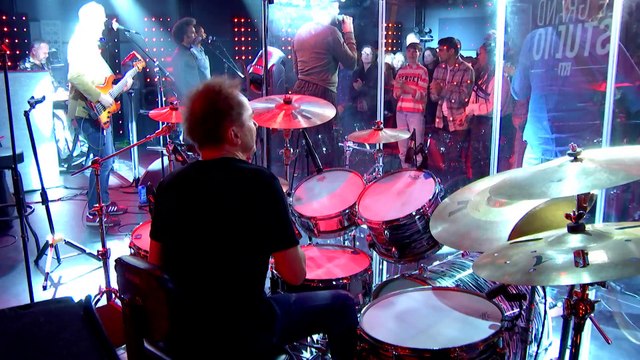 YannciK NOAH interprète Aux Arbres Citoyens dans le Grand Studio RTL