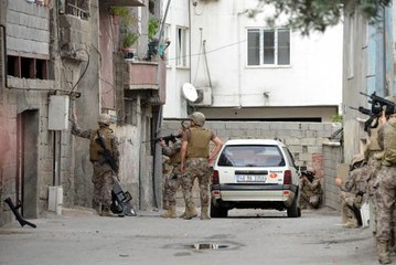 Son Dakika | GASP ŞÜPHELİLERİ ATEŞ AÇIP 3 POLİSİ YARALADI; 1'İ ÖLÜ ELE GEÇİRİLDİ