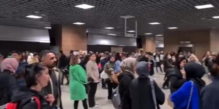 Yenikapı Marmaray'da raylara atlayan bir kişi intihar etti