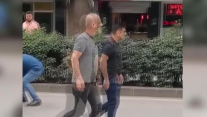 PARA DOLU ÇANTAYI ÇALAN KAPKAÇÇIYI YAKALAYIP, POLİSE TESLİM ETTİLER