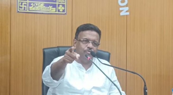 ঝড় আটকানোর প্রস্তুতি নিয়ে ভার্চুয়ালে পুরসভাগুলির সঙ্গে বৈঠকে মেয়র ফিরহাদ হাকিম