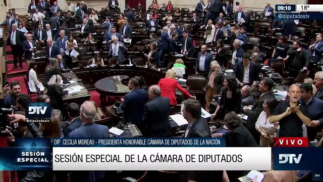 El emocionante homenaje a Camila Crescimbeni, la diputada que perdió un hijo, tiene otro internado, y aun así fue a la maratónica sesión del Presupuesto 2023