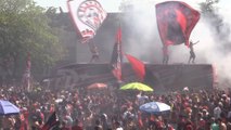 Centenares de hinchas despiden al Flamengo en Río antes de la final de la Libertadores