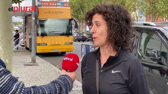 Salimos a la calle a preguntar sobre el bus para solicitar el ingreso mínimo vital del Gobierno de Sánchez