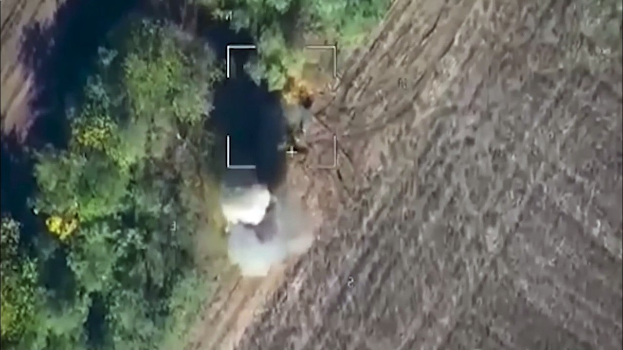 Ukrainian military destroy Russian soldiers with drones 3