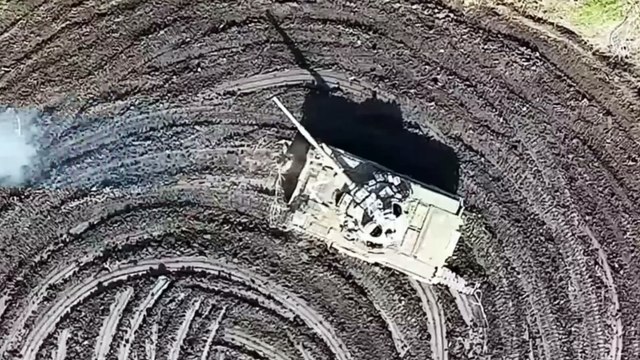 Ukrainian military destroy Russian tank in huge blast