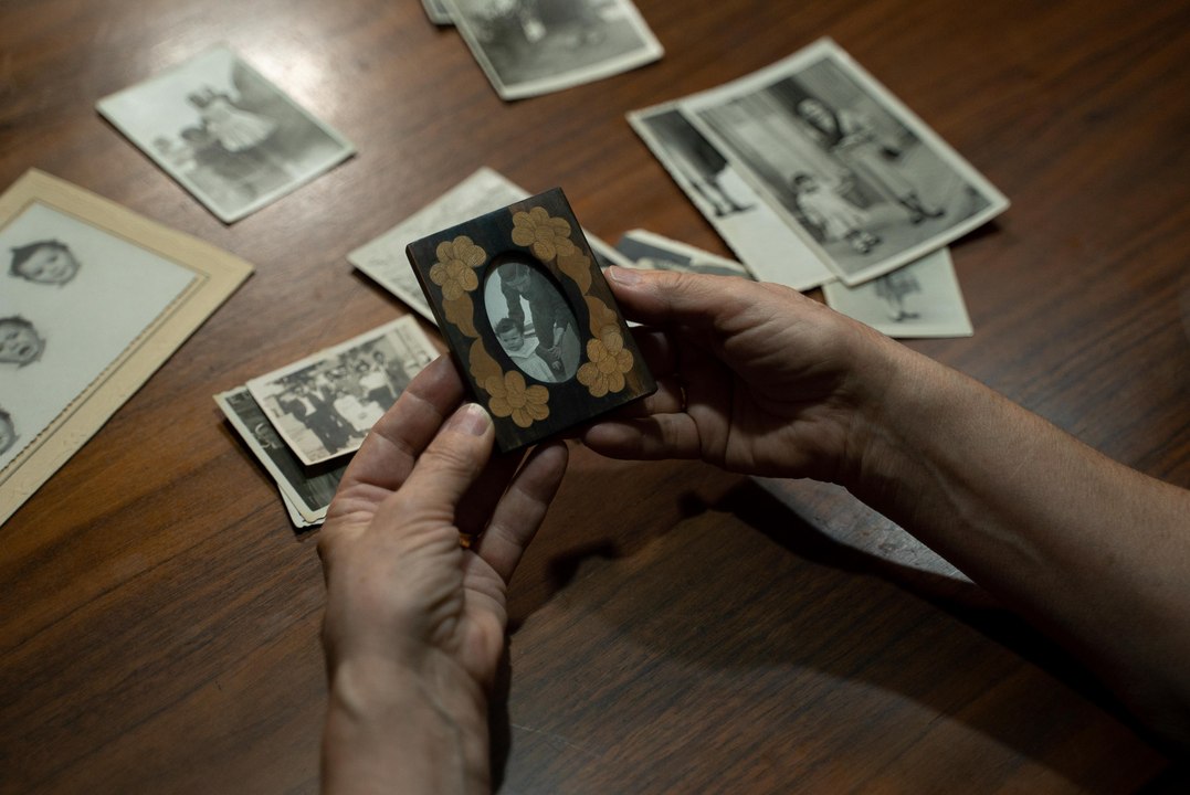 "Tengo 70 años y aún me sigue doliendo": las familias con bebés robados exigen que se apruebe una ley