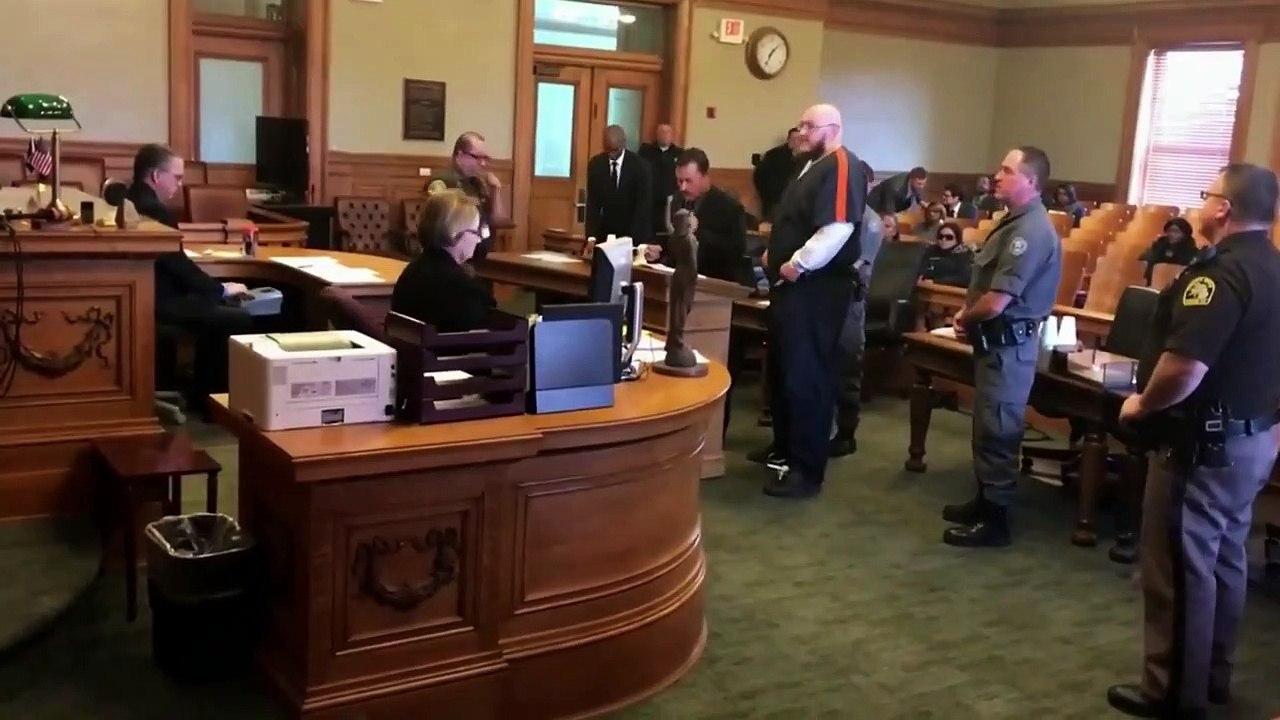 Chaos in Court - Se1 - Ep05 - Trial by Violence HD Watch HD Deutsch