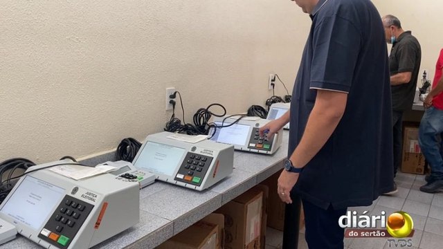 Urnas eletrônicas recebem cargas e são lacradas em Cajazeiras: “Elas se comportaram muito bem”