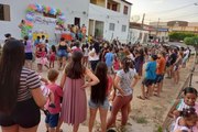 Emocionada, professora faz homenagem à sua filha durante festa das crianças em Cajazeiras