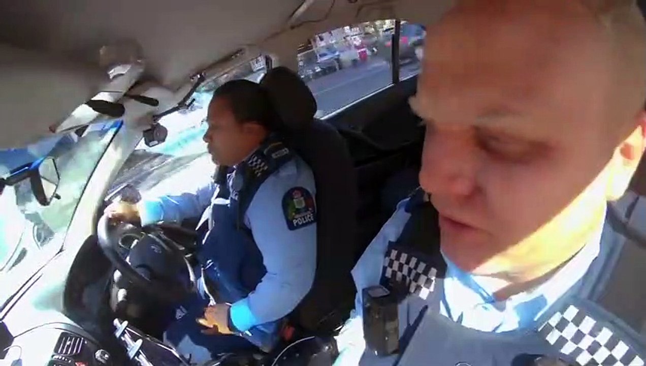 Wellington Paranormal - Se1 - Ep06 - Zombie Cops HD Watch HD Deutsch