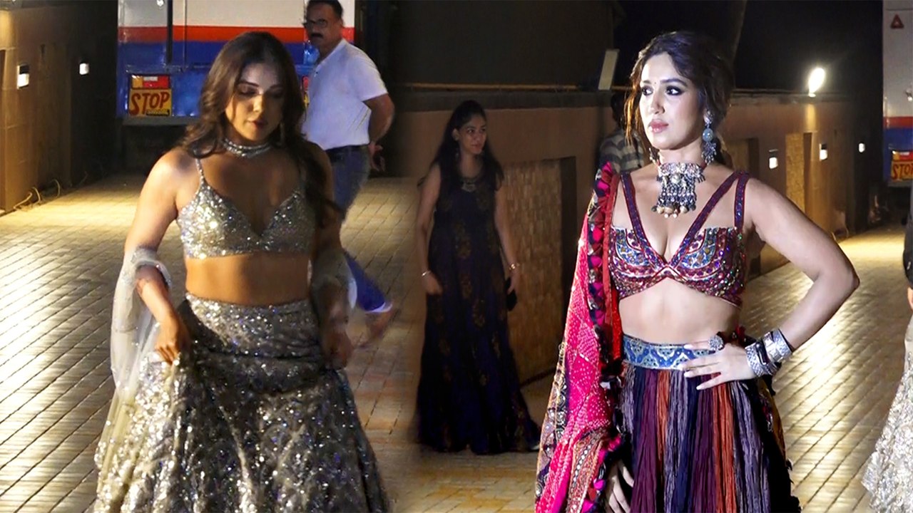 भूमि पेडनेकर ने आयोजित की दिवाली पार्टी, नजर आयी बेहद ग्लैमरस अंदाज में