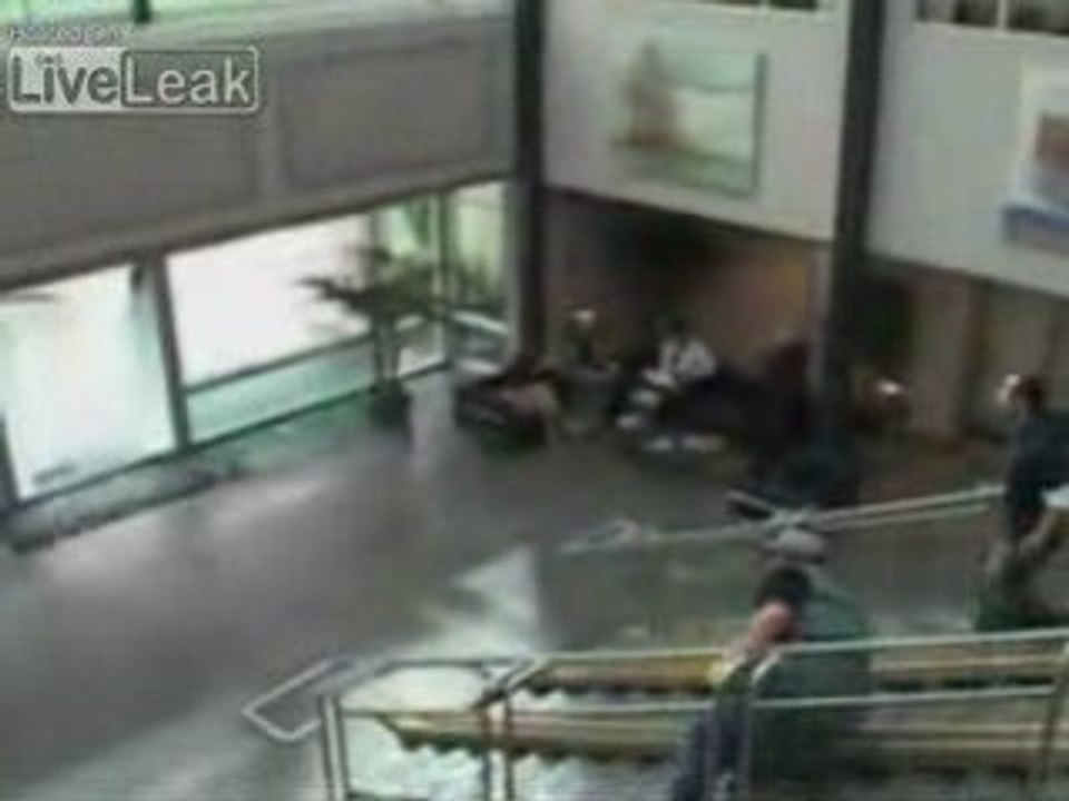 Régis démenage une bobine de cable