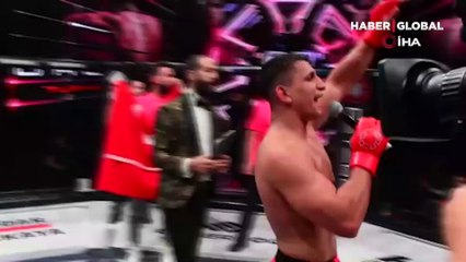 Tribünden atladılar: Yumruklar havada uçuştu