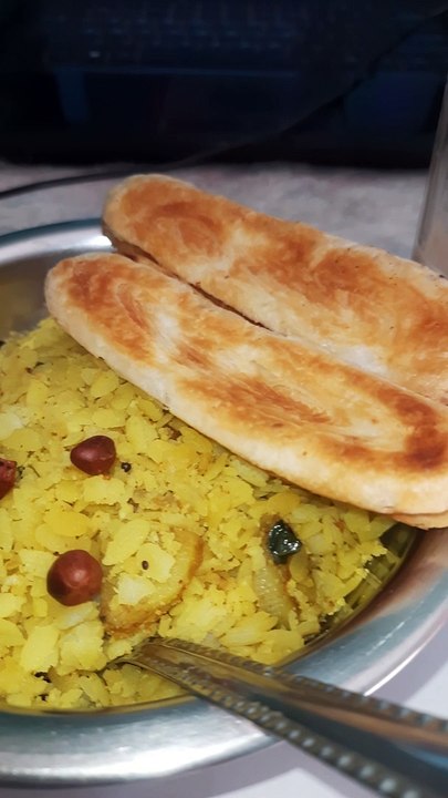 Poha and papdi with Garma Garam Masala Chai #foodblogger #foodlover #foodies #shorts #chai #viral