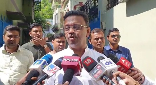 মমতা বন্দ্যোপাধ্যায় মারের রাজনীতি করেন না, মার খেয়েছেন: ফিরহাদ হাকিম |OneIndia bengali