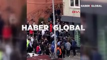 Ortalık savaş alanına döndü! İstanbul'da öğrenciler arasındaki tekmeli yumruklu kavga