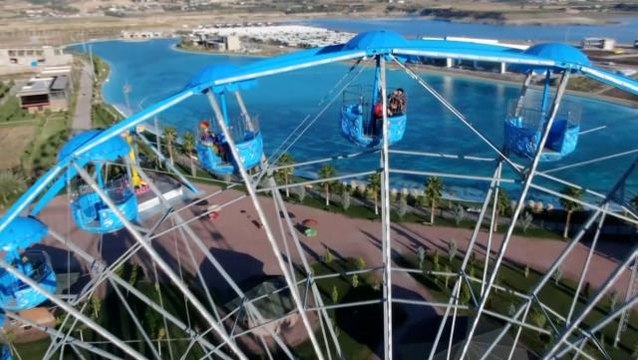 Berberde ağlayan çocuk, lunaparkta dönme dolapta tıraş edildi