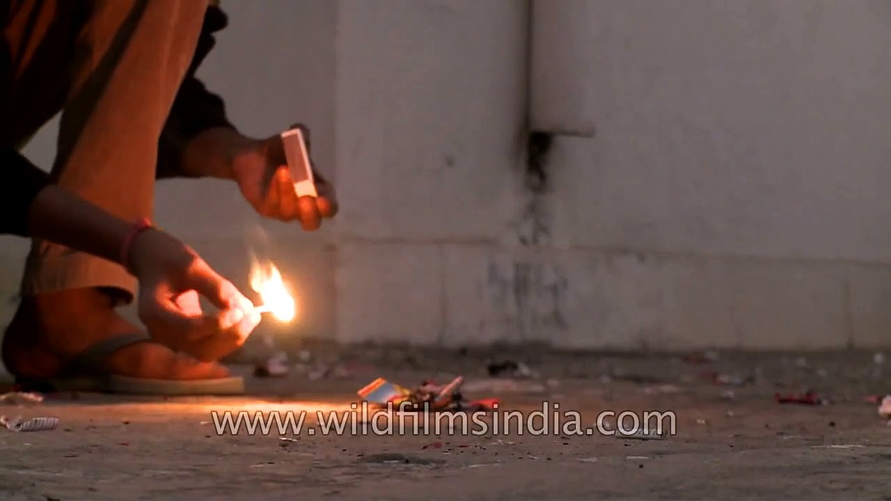 Murga Chap Patakhe blasting on Diwali at Fatehpur Beri, Delhi