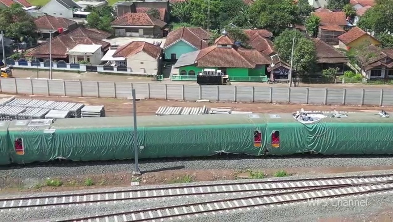 MANTAP ‼️Train Set Kereta Cepat Mulai di Setting Instalasi Kelistrikannya. Pemasangan Pantograf EMU