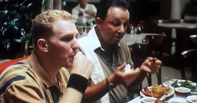 Escrocs mais pas trop Bande-annonce (EN)