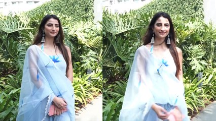 Palak Tiwari Distributes Sweets To Paprazi On The Occasion Of Diwali