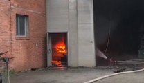 Luserna San Giovanni (TO) - Incendo in un deposito di bottiglie di plastica (22.10.22)