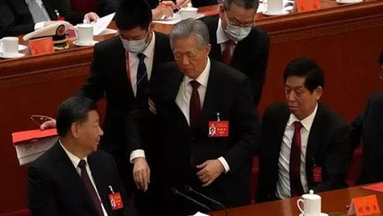 Çin'in eski lideri, kongre sırasında salondan çıkarıldı! Kollarından tutup kaldırdılar