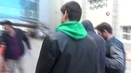 Polisi gören hırsızlık zanlısı balkondan aşağı atladı, kahvehanede çay içen vatandaşların önüne düştü