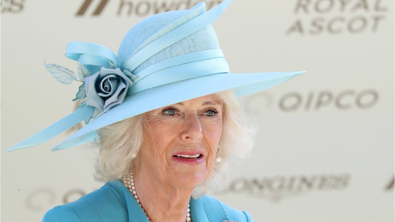 Voici - Camilla Parker-Bowles : Son ex-mari Andrew a épousé sa maîtresse seulement un an après leur divorce