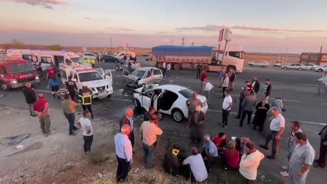 Son dakika gündem: 3 otomobilin karıştığı kazada 11 kişi yaralandı