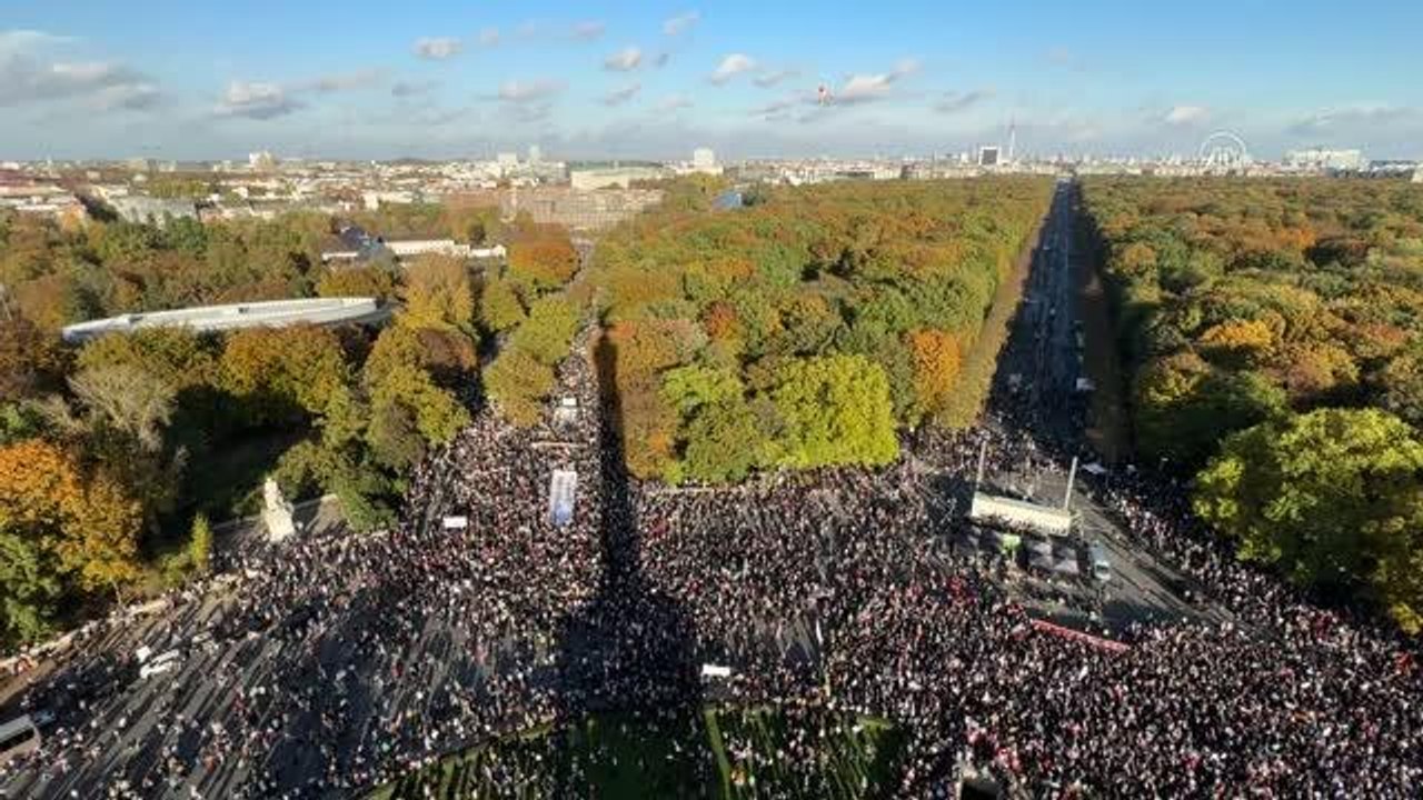 Berlin'de İran'daki protestolarla dayanışma eylemi düzenlendi