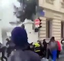 Les images révoltantes et retweetées des centaines de fois cet après-midi de pompiers frappés et jetés à Tours lors d'une manifestation