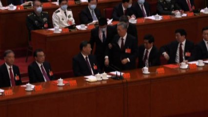 Cina, l'ex presidente Hu Jintao obbligato a uscire dal Congresso