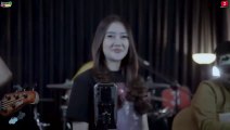 JOKO TINGKIR _ 3PEMUDA BERBAHAYA FEAT VENI NURDAISY(480P)