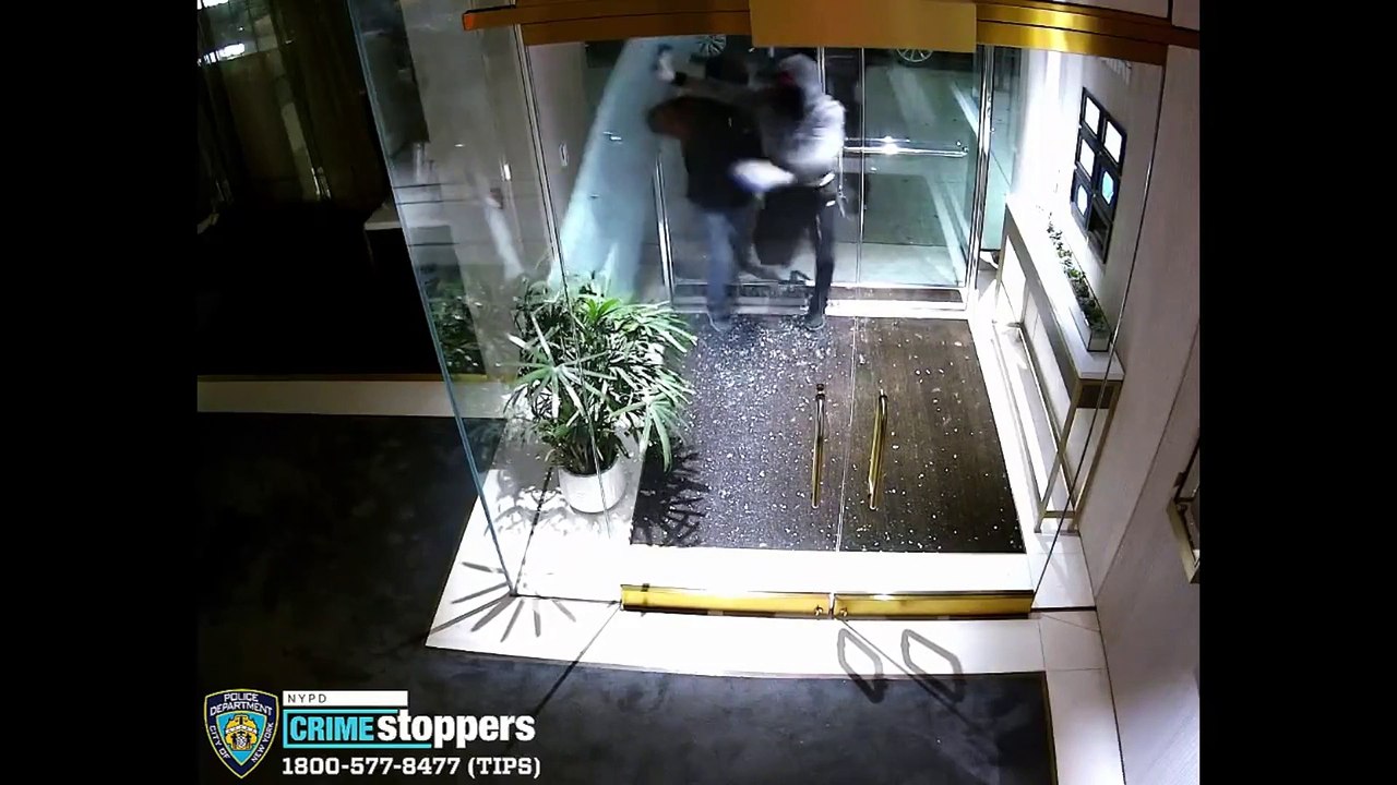 Thieves used sledge hammers to rob a jewellery store video Dailymotion