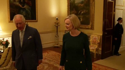 فندق لعابري السبيل.. سخرية على مواقع التواصل من "رئاسة وزراء" بريطانيا