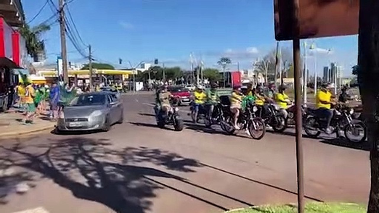 Apoiadores do Bolsonaro realizam carreata neste sábado (22)