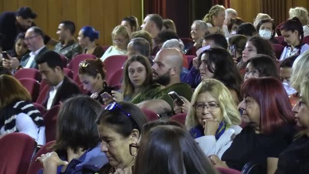 Mersin kültür sanat haberi... Mersin Devlet Opera ve Balesi, "Şen Dul" operetinin prömiyerini yaptı