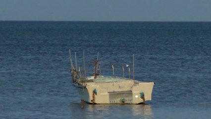 طفلة تونسية وحيدة على قوارب الموت