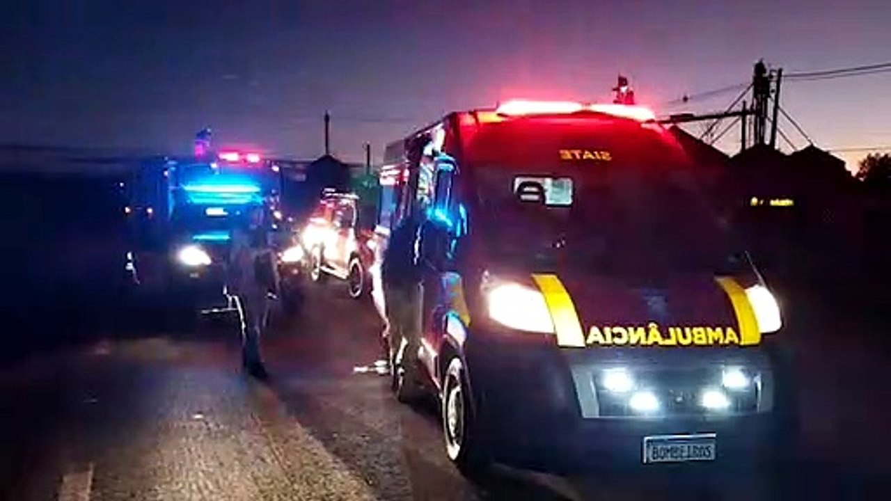 Motociclista sofre fratura na perna em forte batida contra Saveiro na BR-369, em Cascavel