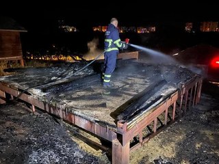 SAMSUN'DA KENT ORMANINDAKİ BUNGALOV YANDI