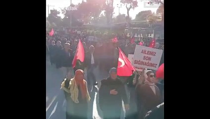 LGBT zorbalığına karşı binler sokağa indi