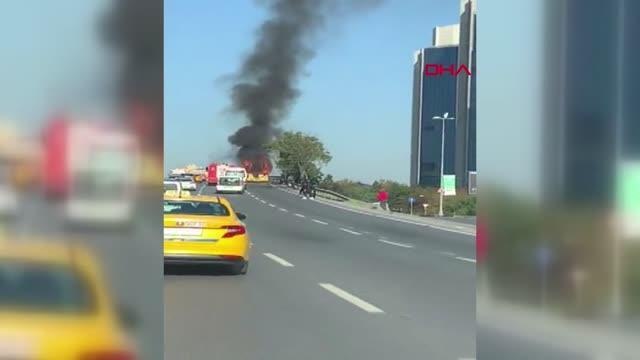 İSTANBUL-BEŞİKTAŞ'TA İETT OTOBÜSÜ ALEV ALEV YANDI