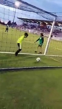 22 10 22 Séance de conduite/tir au but Ecoles de Foot Foëcy et Moulon, à la mi-temps N2 VFC-ANDREZIEUX