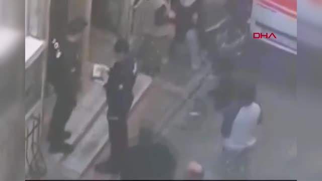 İSTANBUL-BEYOĞLU'NDA BOĞAZINI KESEREK ÖLDÜRDÜKLERİ KADININ BİLEZİKLERİNİ ÇALDILAR