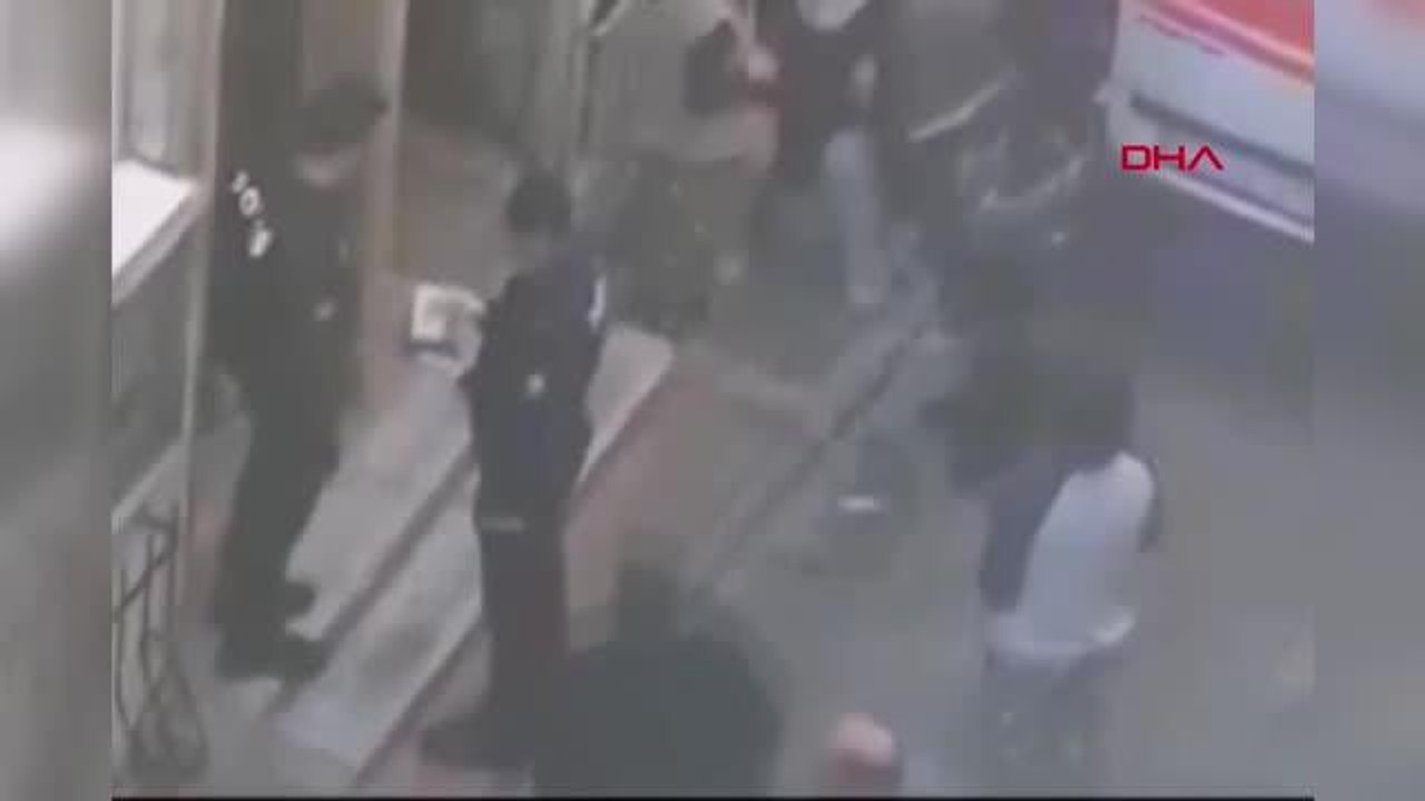 İSTANBUL-BEYOĞLU'NDA BOĞAZINI KESEREK ÖLDÜRDÜKLERİ KADININ BİLEZİKLERİNİ ÇALDILAR